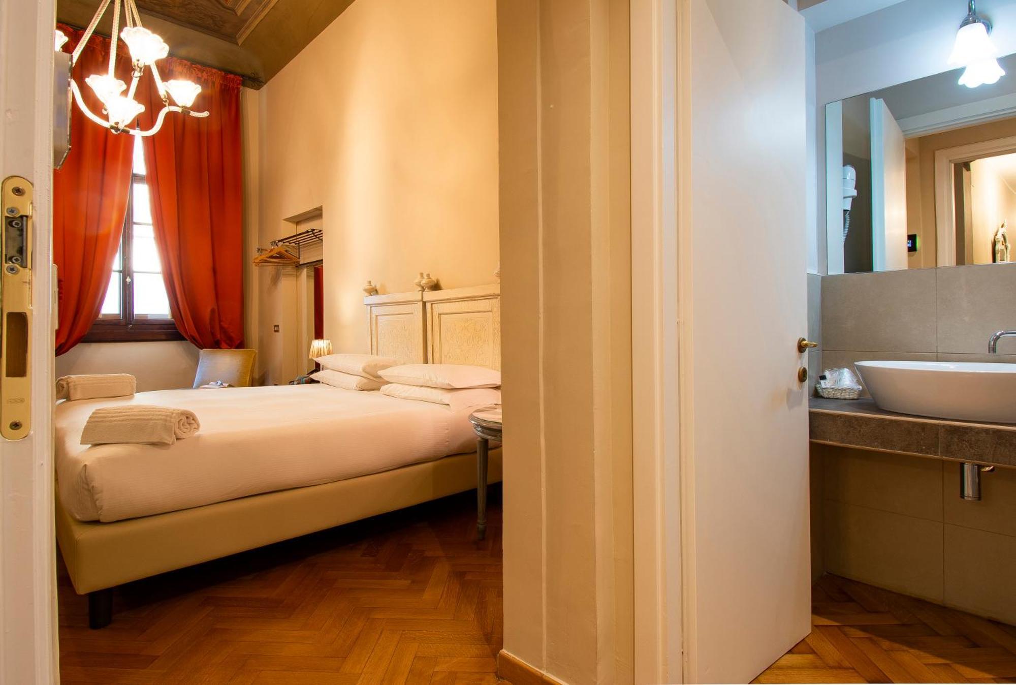 N4U Guest House Флоренция Экстерьер фото