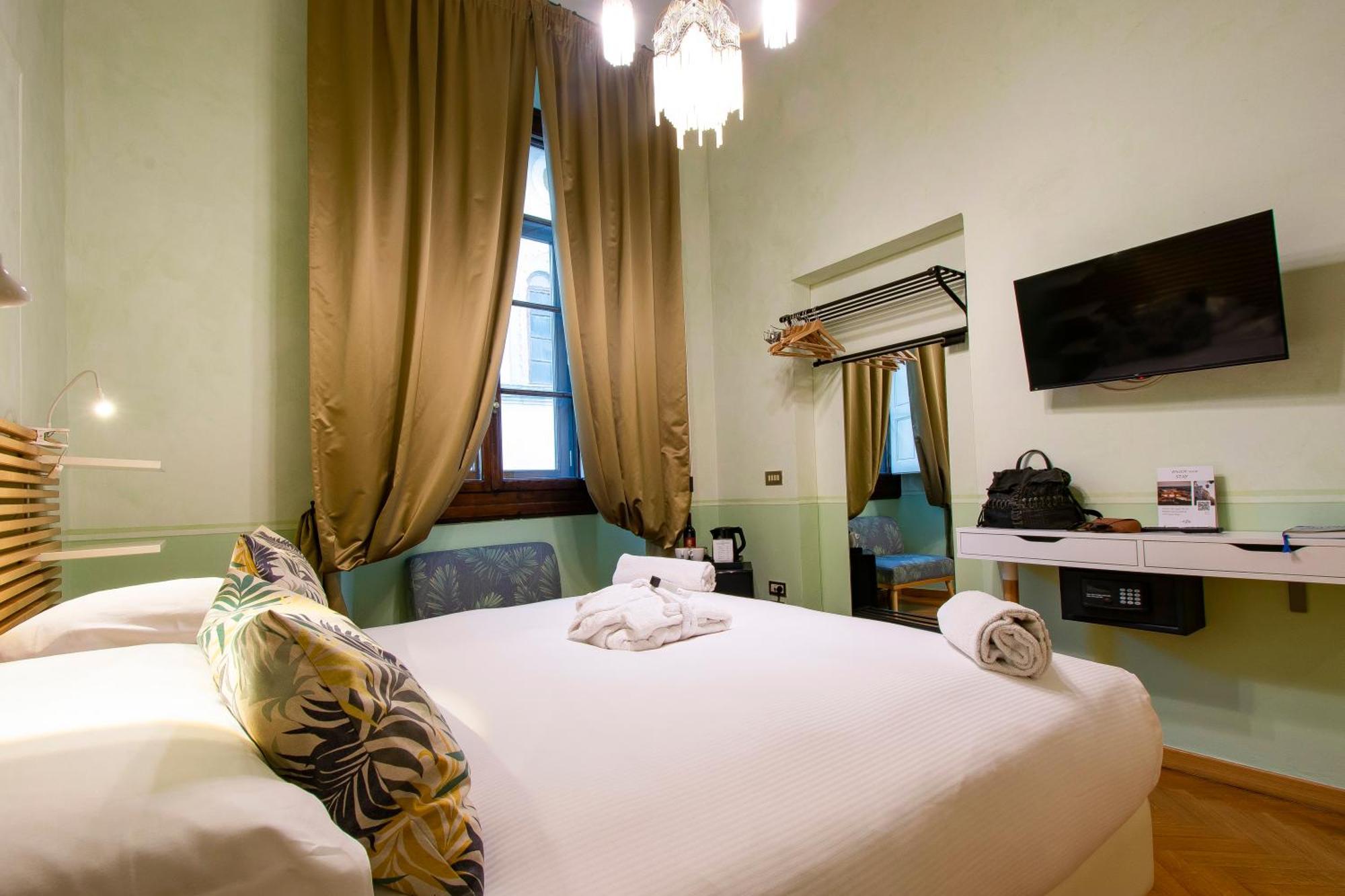 N4U Guest House Флоренция Экстерьер фото