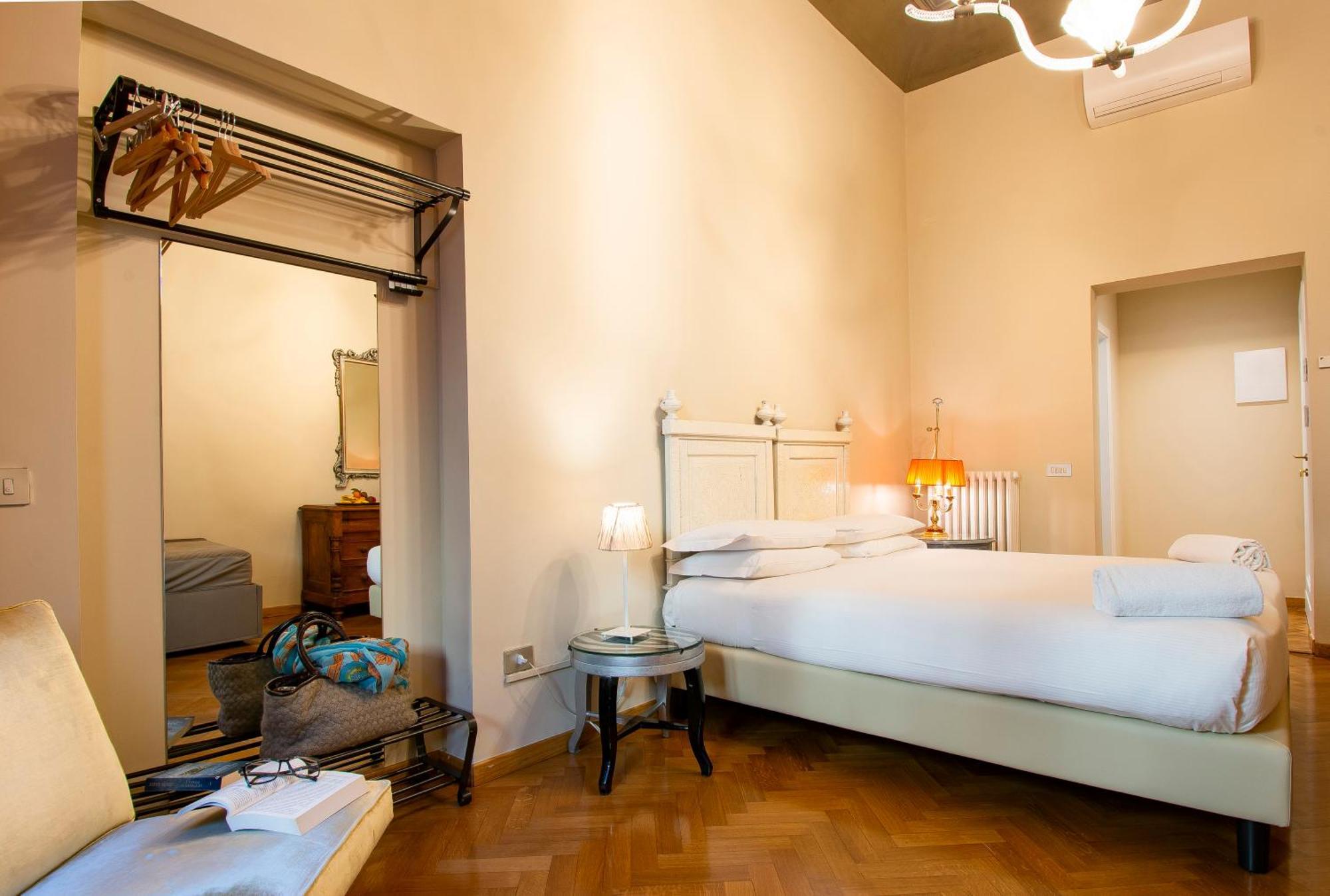 N4U Guest House Флоренция Экстерьер фото