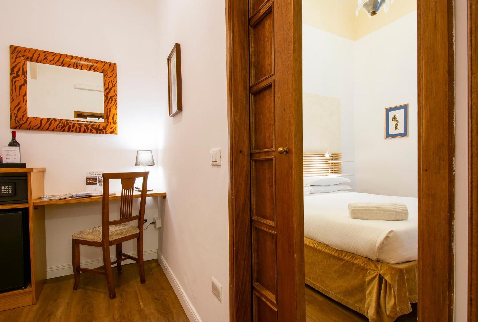 N4U Guest House Флоренция Экстерьер фото