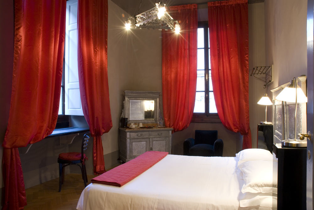 N4U Guest House Флоренция Экстерьер фото